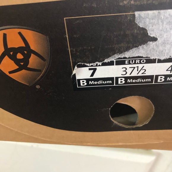 ARIAT BOOTS  WESTERN  SIZE 7 B NEW - Picture 11 of 11